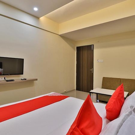 Oyo 28429 Hotel Citadel Surat Eksteriør bilde