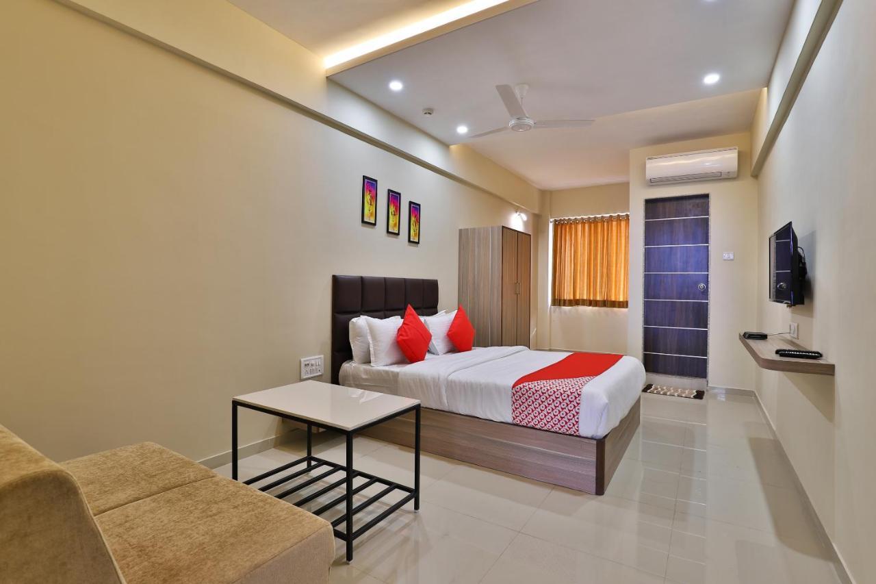 Oyo 28429 Hotel Citadel Surat Eksteriør bilde