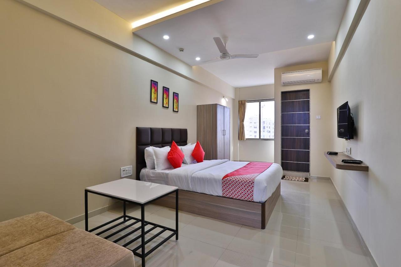 Oyo 28429 Hotel Citadel Surat Eksteriør bilde